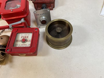 Lot 9 - A collection of vintage wall mounted fire...
