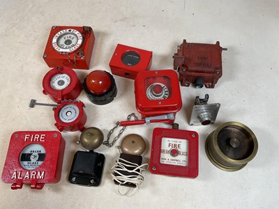 Lot 9 - A collection of vintage wall mounted fire...