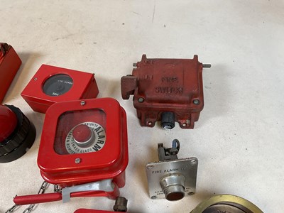 Lot 9 - A collection of vintage wall mounted fire...