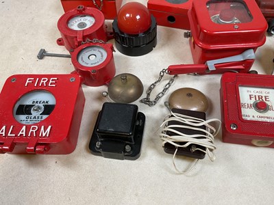 Lot 9 - A collection of vintage wall mounted fire...