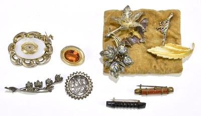 Lot 411 - An interesting group of costume jewellery...