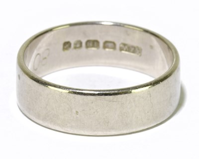 Lot 108 - An 18ct white gold wedding band, size K,...