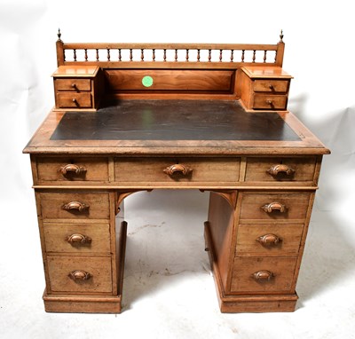 Lot 42 - An early 20th century oak kneehole desk with...