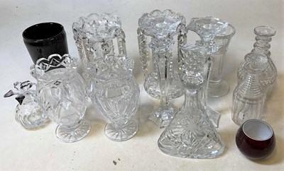 Lot 224 - A group of decorative glassware, including a...