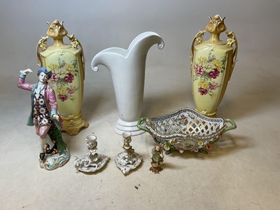 Lot 211 - A group of decorative ceramics, including a...