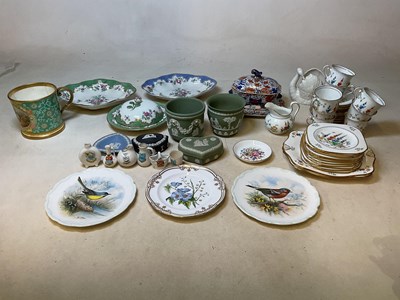 Lot 195 - A group of decorative ceramics, including a...