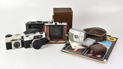 Lot 443 - A collection of cameras to include a Zeiss...