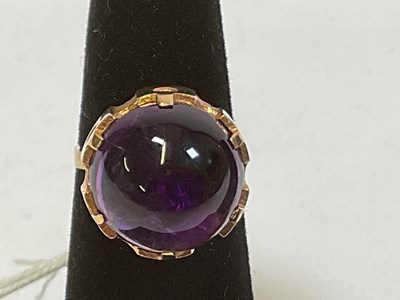 Lot 399 - A 14 ct yellow gold and large cabochon...