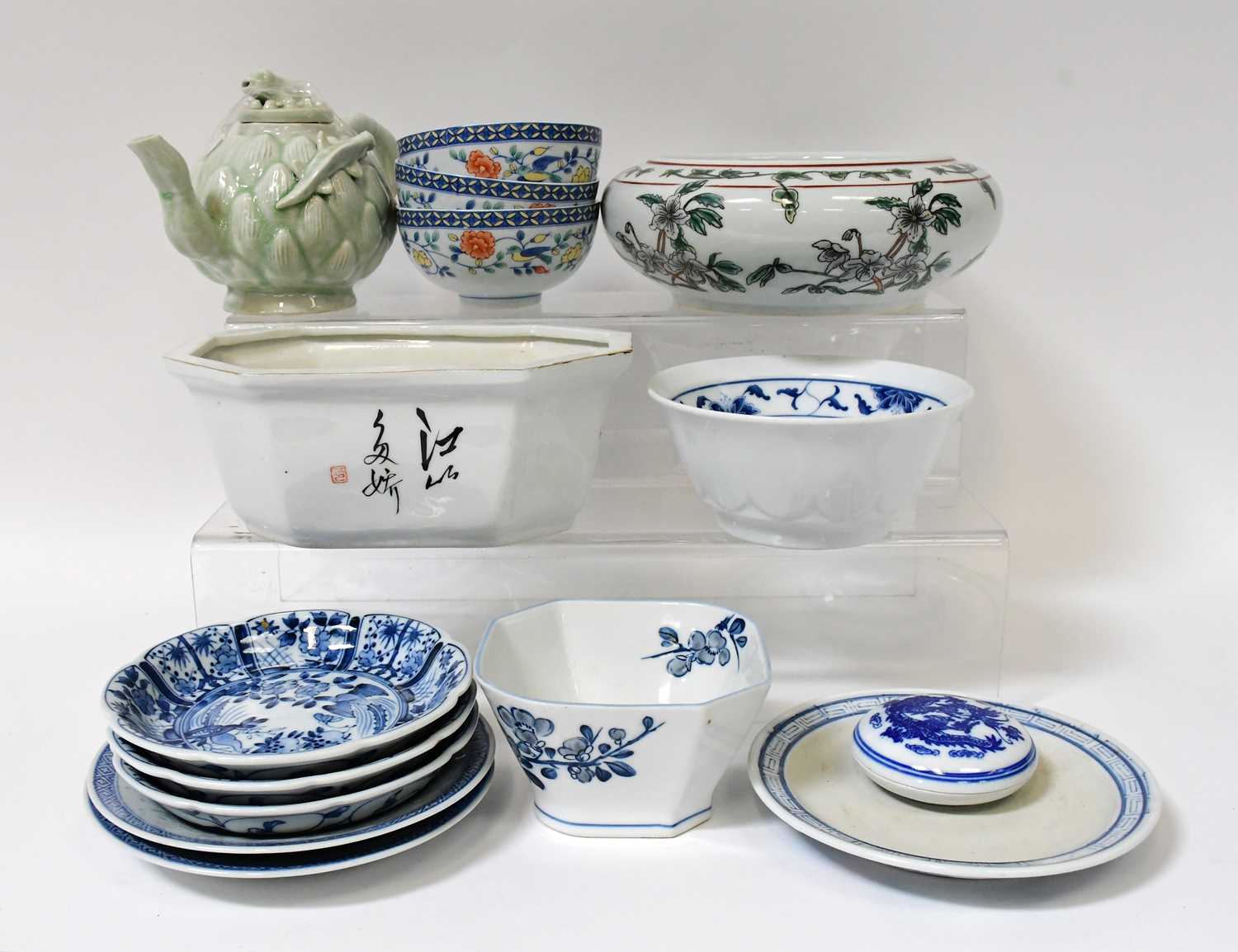 Lot 325 - A collection of modern Chinese ceramics...