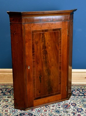 Lot 2496 - A Georgian mahogany inlaid and crossbanded...