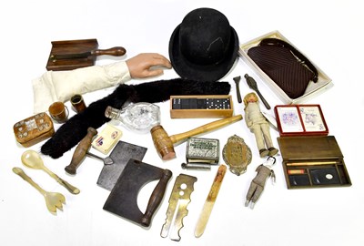 Lot 2061 - A quantity of collectors' items to include a...
