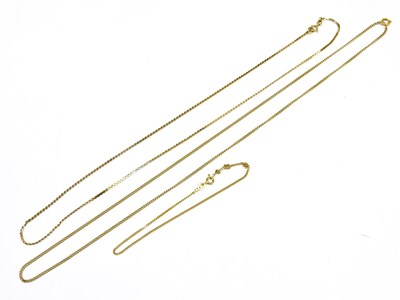 Lot 266 - A 9ct yellow gold chain, a 9ct yellow gold...