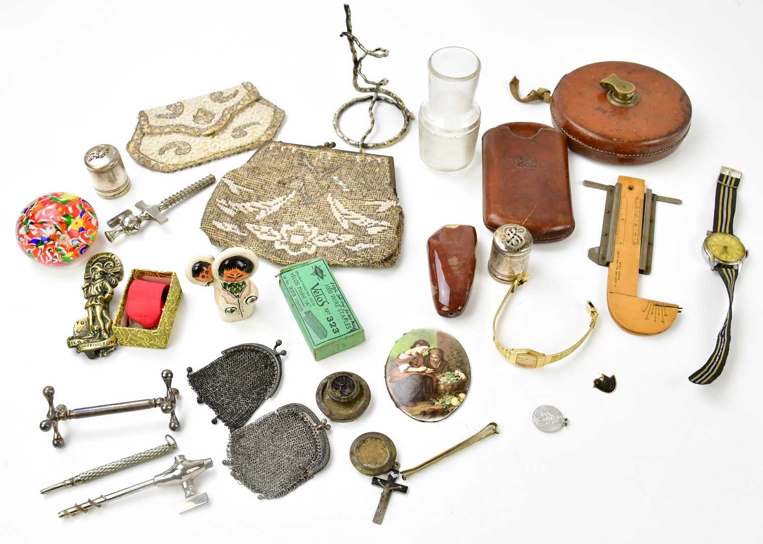 Lot 2064 - A small quantity of collectors' items to...