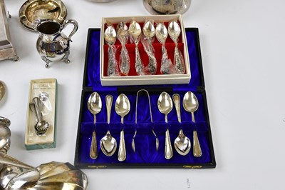 Lot 1025 - A quantity of of electroplated items to...