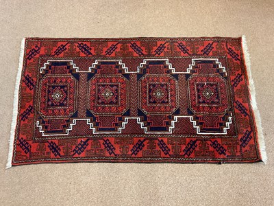 Lot 2371A - A red ground Sheriz carpet, 160 x 88cm,...