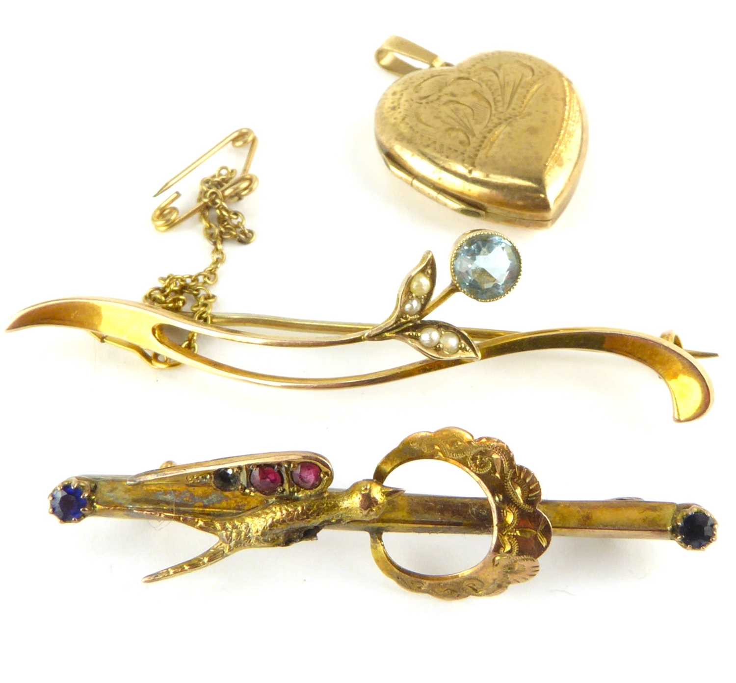 Lot 912 - A 9ct gold bar brooch with flower design of...