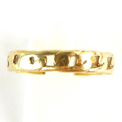 Lot 830 - A 9ct gold ring in the form of flattened...