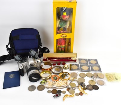 Lot 167 - Various collectibles to include a Pelham...