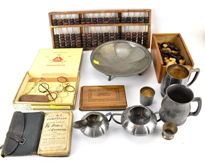 Lot 181 - Various mixed collectibles to include a large...