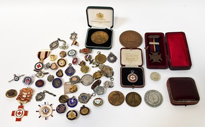 Lot 166 - A collection of hallmarked silver and other...