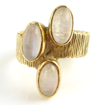 Lot 816 - A vintage 1970s 9ct gold ring with three bezel...