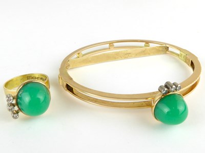 Lot 907 - An Art Deco 14ct gold ring with bezel set jade...