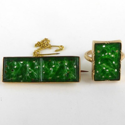 Lot 909 - A 9ct gold ring set with spinach green jade...