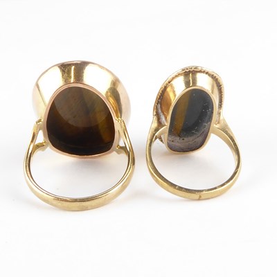 Lot 818 - Two 9ct gold tiger's eye rings, the largest...