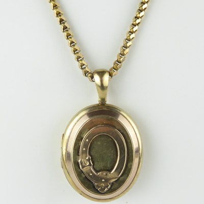 Lot 878 - A late 19th/early 20th century gold oval...