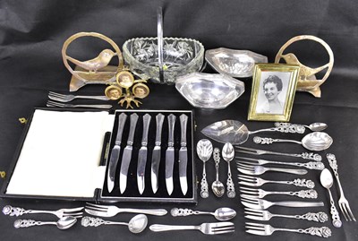 Lot 540 - Various items of mixed plated ware to include...