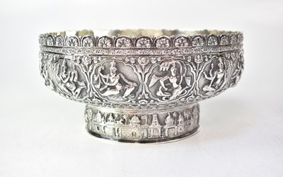 Lot 587 - An Indian silver bowl decorated with roundels...