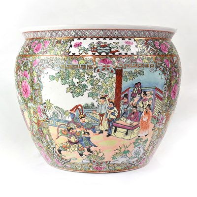 Lot 324 - A 20th century Chinese Famille Rose...