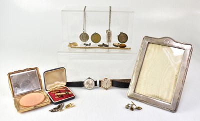 Lot 920 - A quantity of costume jewellery to include...