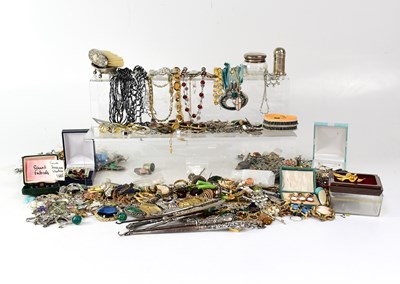 Lot 1119 - A mixed lot of costume jewellery to include...