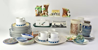 Lot 220 - A mixed lot of ceramics to include Thomas...