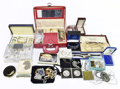 Lot 379 - A large collection of assorted costume...