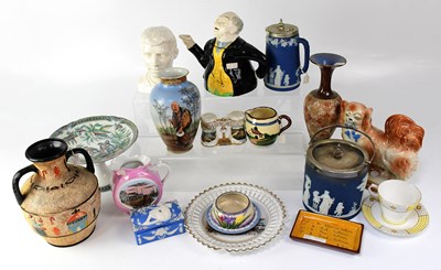 Lot 221 - A mixed lot of ceramics to include various...