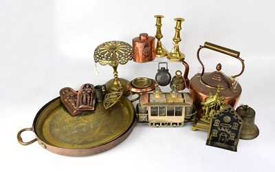 Lot 199 - A quantity of metalware, predominantly brass...