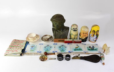 Lot 143 - A mixed lot of collectors' items to include...