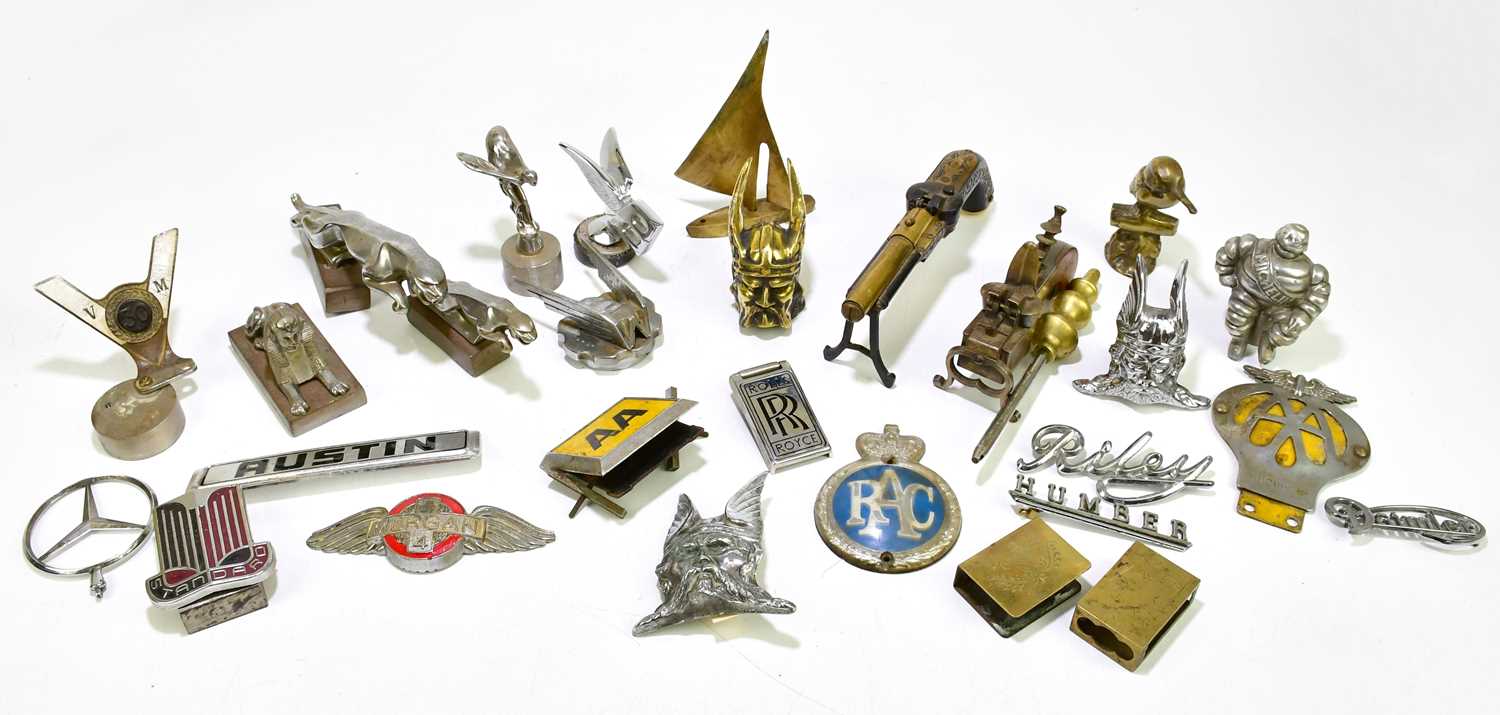 Lot 2023 AUTOMOBILIA RELATED ITEMS; assorted vintage