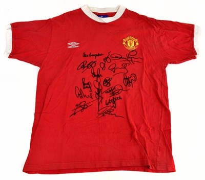 Lot 2189 - MANCHESTER UNITED; a 1999 Umbro multi-signed...