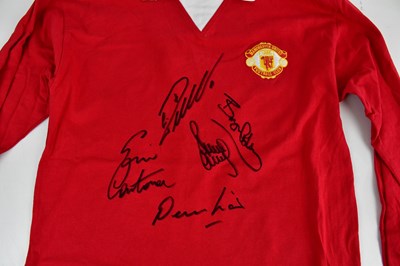 Lot 2188 - MANCHESTER UNITED; a 1970s replica...