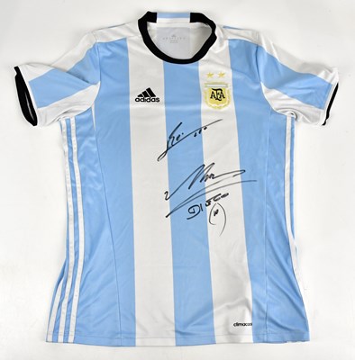 Lot 2212 - ARGENTINA; a signed shirt, signed to front by...