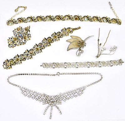 Lot 396 - A group of costume jewellery including a...