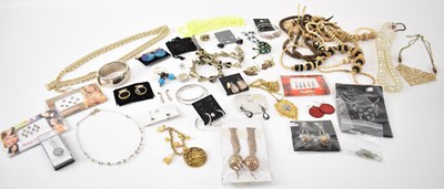 Lot 801 - A quantity of costume jewellery to include...