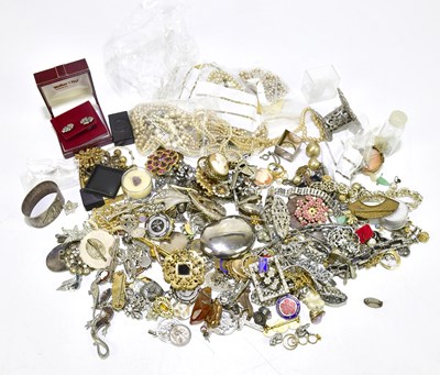 Lot 372 - A large collection of costume jewellery...
