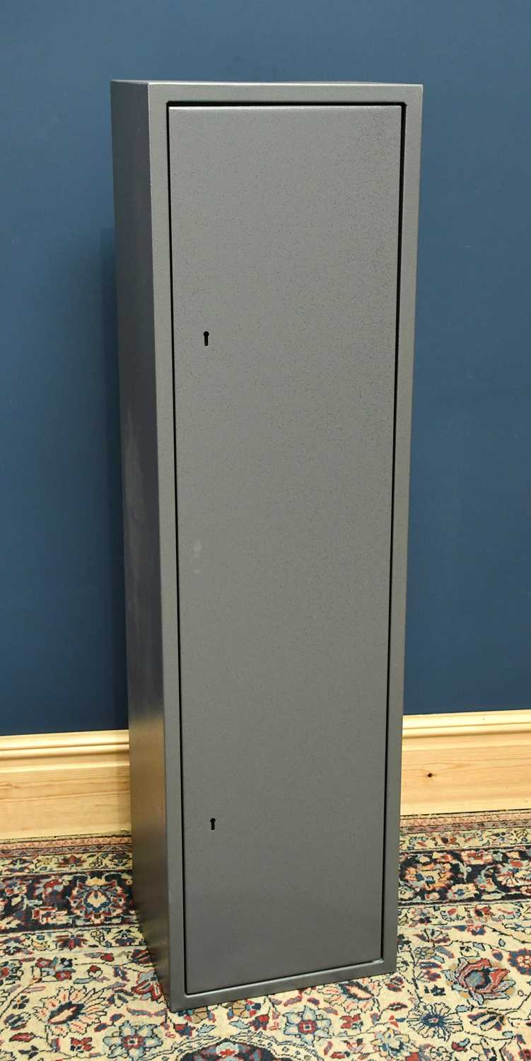 Lot 1379 A metal gun with internal lockable