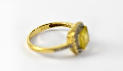 Lot 1051 - A 9ct yellow gold dress ring