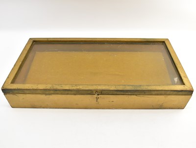 Lot 175 - A tabletop jewellery display case of tapered...