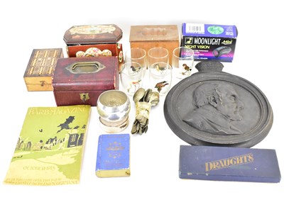 Lot 180 - Mixed collectibles to include a resin moulded...